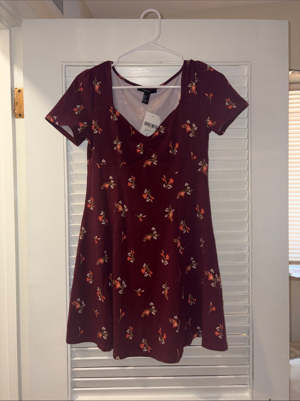 Trendy Brand New Women's Burgundy Floral Short Sleeve Dress🔥